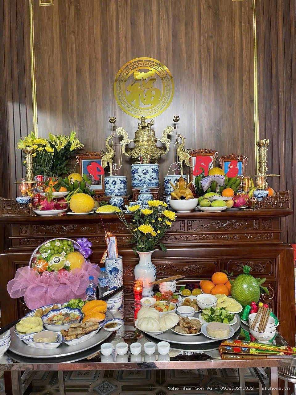 Phòng thờ có cửa lùa thiết kế kín đáo - Chế tác bởi Nghệ nhân Sơn Vũ